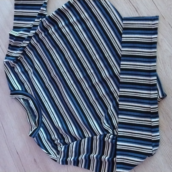 Shein xs crop top - Picture 4 of 4